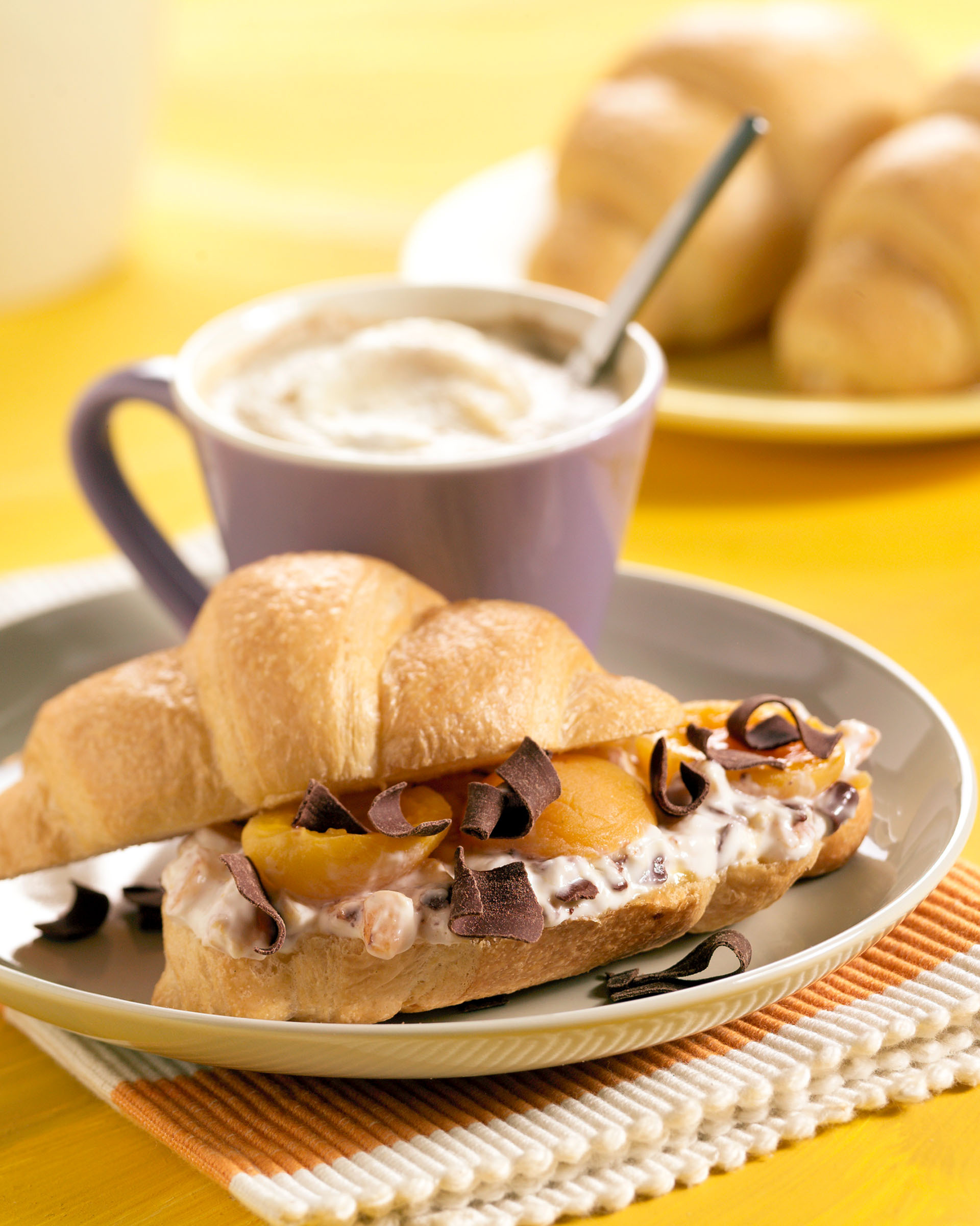 Croissants Met Abrikoos En Chocolade