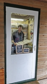 Tim van Dalen in zijn bakkerij in de schuur